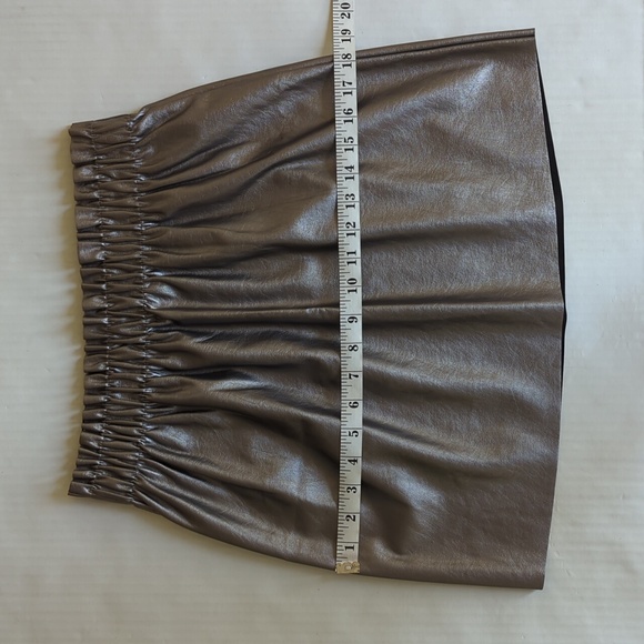 Forever 21 Faux Leather Gathered Waistband Mini Skirt MEDIUM Gray Silver Sheen - Picture 9 of 12
